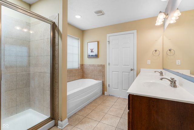 3841 Terrace Woods Drive, Columbus, IN 47201