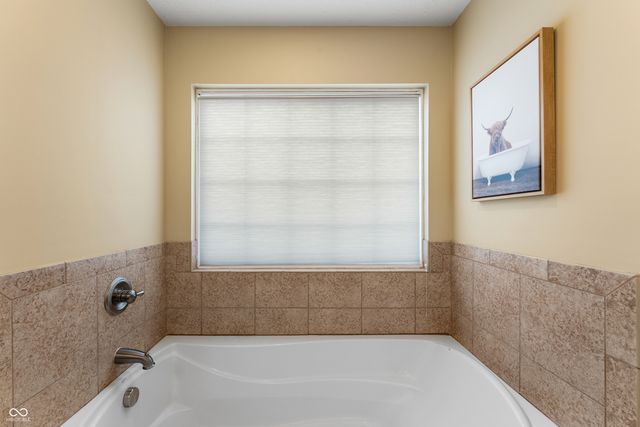 3841 Terrace Woods Drive, Columbus, IN 47201