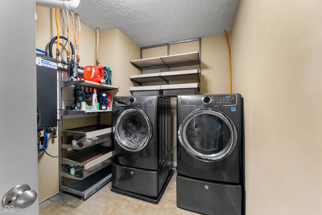 3841 Terrace Woods Drive, Columbus, IN 47201