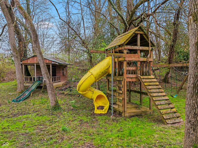 3841 Terrace Woods Drive, Columbus, IN 47201