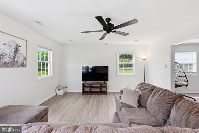 204 HILLIARDS DR, Luray, VA 22835