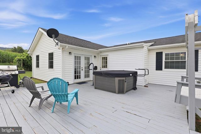 204 HILLIARDS DR, Luray, VA 22835