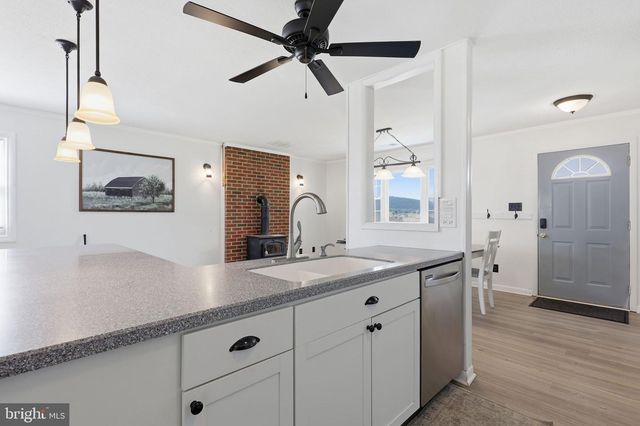 204 HILLIARDS DR, Luray, VA 22835