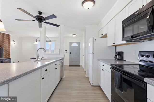 204 HILLIARDS DR, Luray, VA 22835