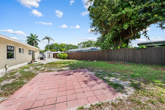 18451 Spanish Isles Place, Boca Raton, FL 33496