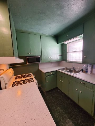 1041 Whitaker Dr, Corpus Christi, TX 78412