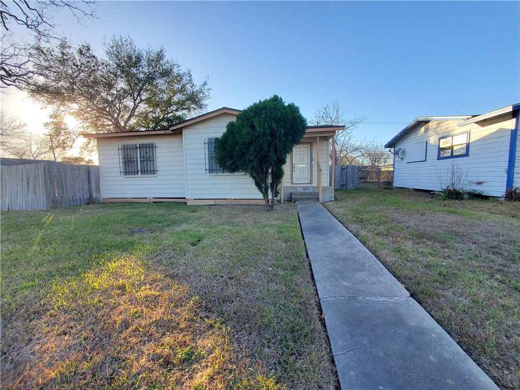 1041 Whitaker Dr, Corpus Christi, TX 78412