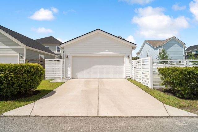 645 Blueway Avenue, Summerville, SC 29486