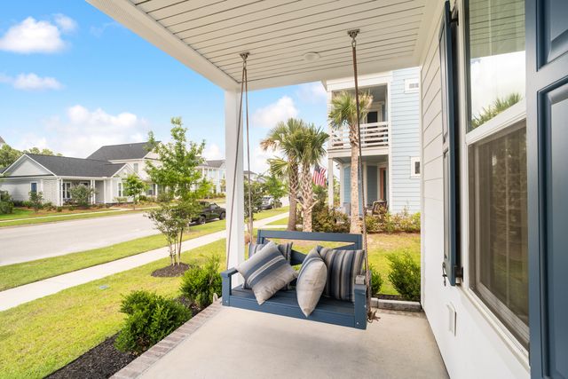 645 Blueway Avenue, Summerville, SC 29486