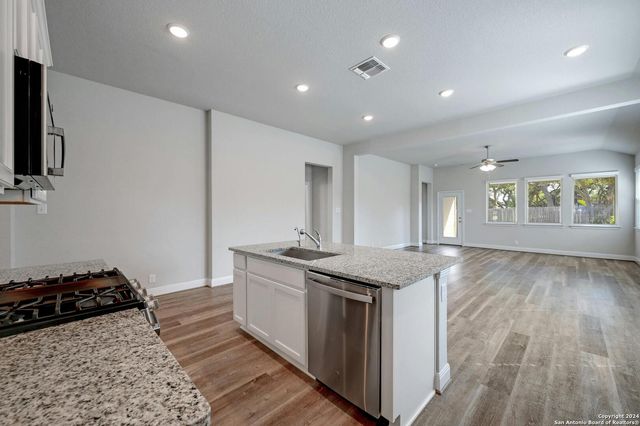 5531 PIN PT, San Antonio, TX 78266