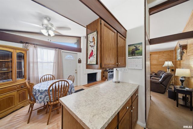 2214 GLENDALE Drive, Pekin, IL 61554