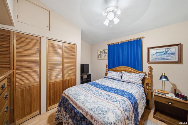 2214 GLENDALE Drive, Pekin, IL 61554