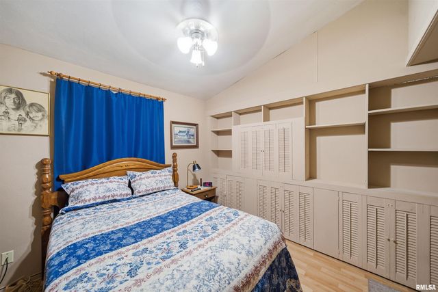 2214 GLENDALE Drive, Pekin, IL 61554