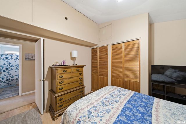 2214 GLENDALE Drive, Pekin, IL 61554