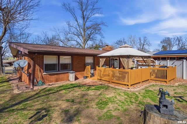 2214 GLENDALE Drive, Pekin, IL 61554