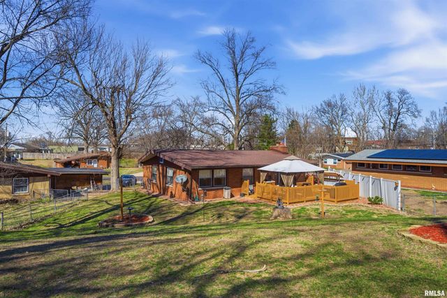 2214 GLENDALE Drive, Pekin, IL 61554