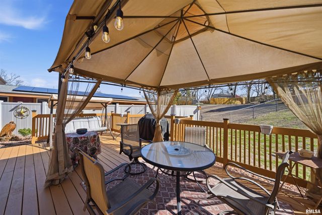 2214 GLENDALE Drive, Pekin, IL 61554