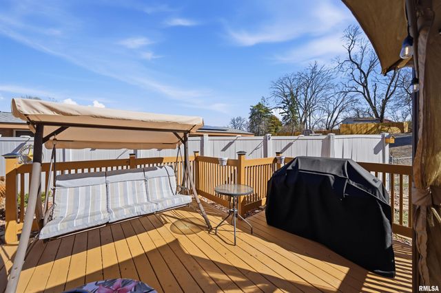 2214 GLENDALE Drive, Pekin, IL 61554