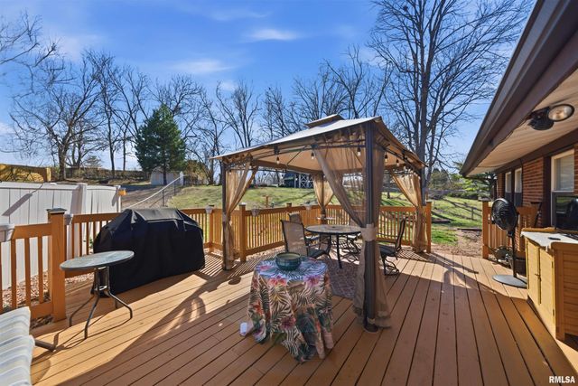 2214 GLENDALE Drive, Pekin, IL 61554