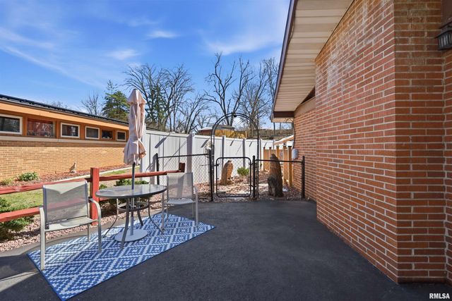 2214 GLENDALE Drive, Pekin, IL 61554