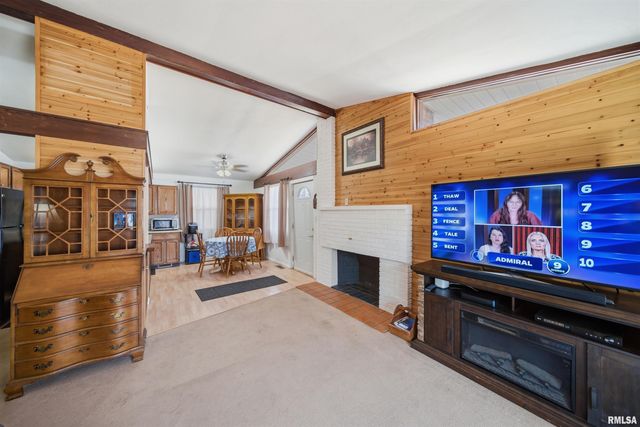 2214 GLENDALE Drive, Pekin, IL 61554