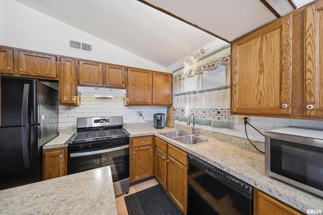 2214 GLENDALE Drive, Pekin, IL 61554