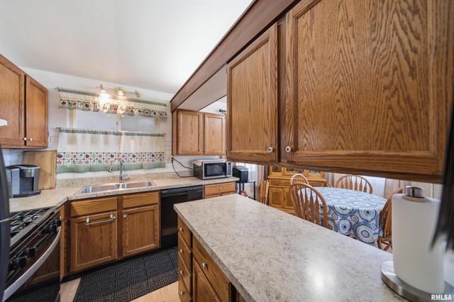 2214 GLENDALE Drive, Pekin, IL 61554