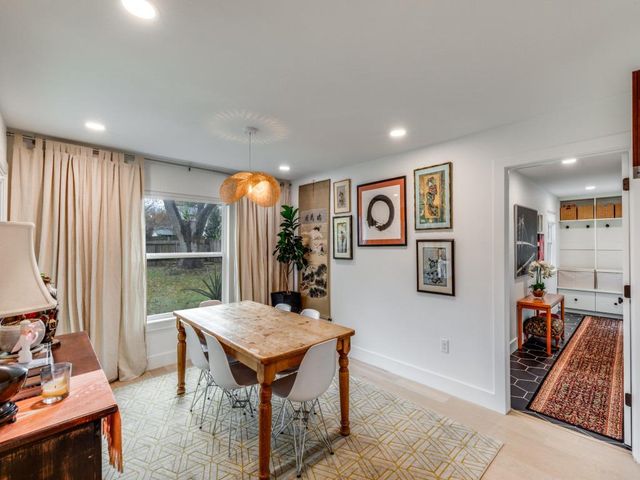 2209 Fair Oaks DR, Austin, TX 78745