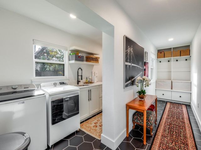 2209 Fair Oaks DR, Austin, TX 78745