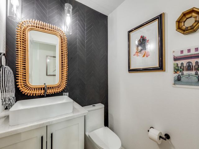 2209 Fair Oaks DR, Austin, TX 78745