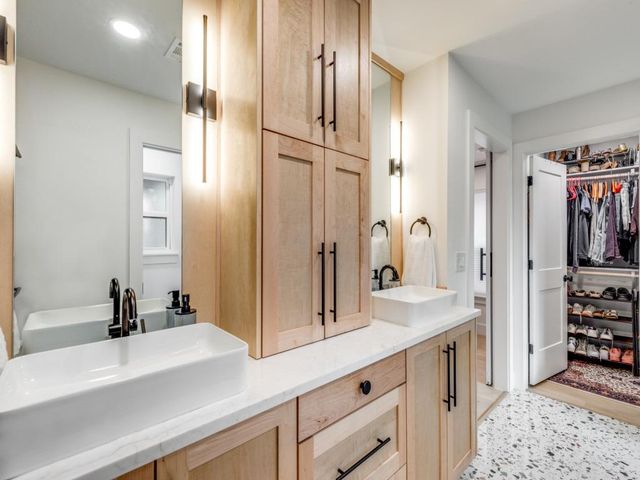 2209 Fair Oaks DR, Austin, TX 78745