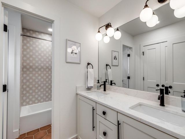 2209 Fair Oaks DR, Austin, TX 78745