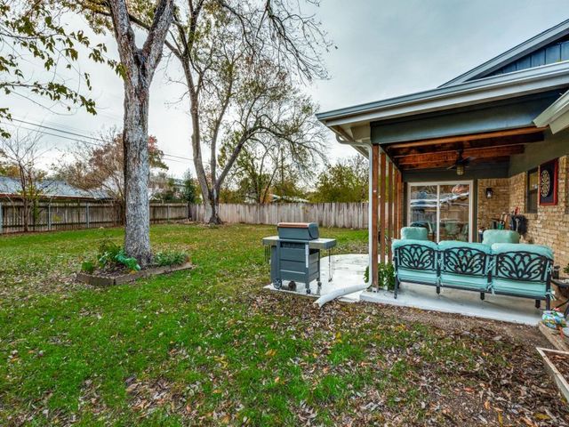 2209 Fair Oaks DR, Austin, TX 78745