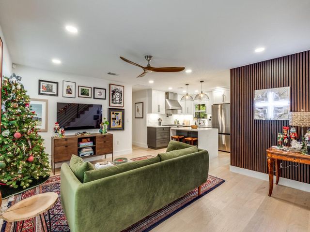 2209 Fair Oaks DR, Austin, TX 78745