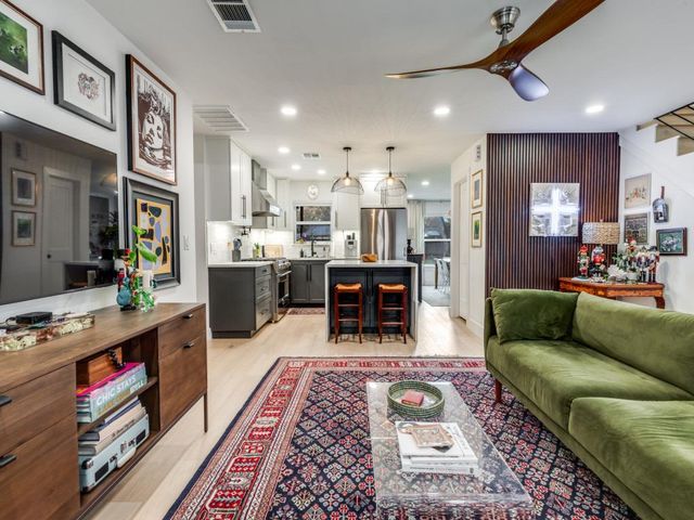 2209 Fair Oaks DR, Austin, TX 78745