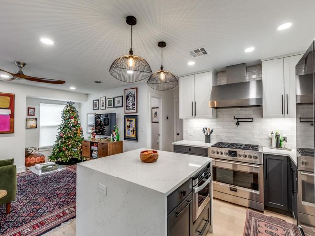 2209 Fair Oaks DR, Austin, TX 78745