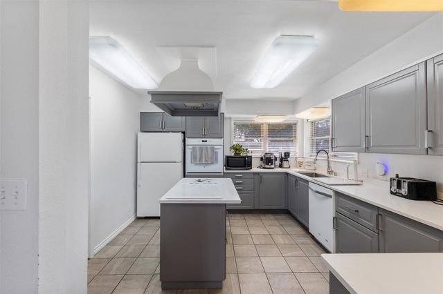 727 Partridge Lane, Eagle Lake, TX 77434