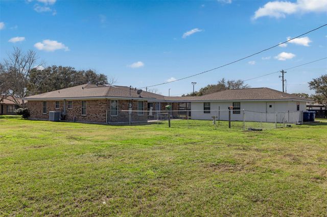727 Partridge Lane, Eagle Lake, TX 77434