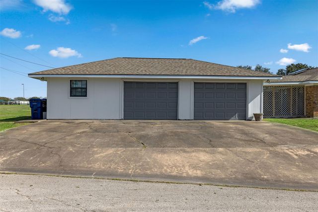 727 Partridge Lane, Eagle Lake, TX 77434