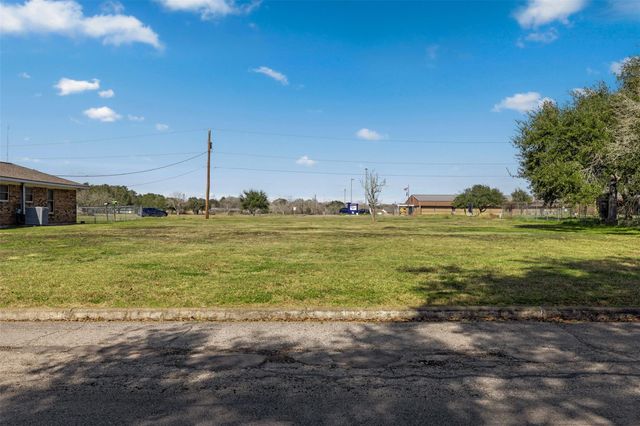 727 Partridge Lane, Eagle Lake, TX 77434