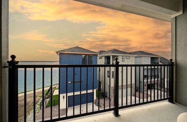 802 Resort Drive, Rowlett, TX 75088