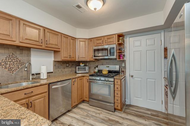 255 BURNAMWOOD DR, Mount Laurel, NJ 08054