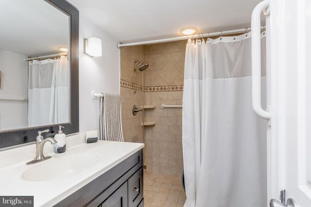 255 BURNAMWOOD DR, Mount Laurel, NJ 08054