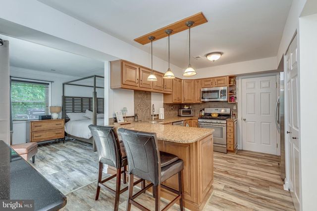 255 BURNAMWOOD DR, Mount Laurel, NJ 08054