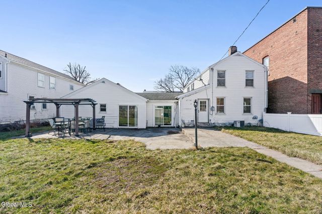 1552 3rd Avenue, Watervliet, NY 12189