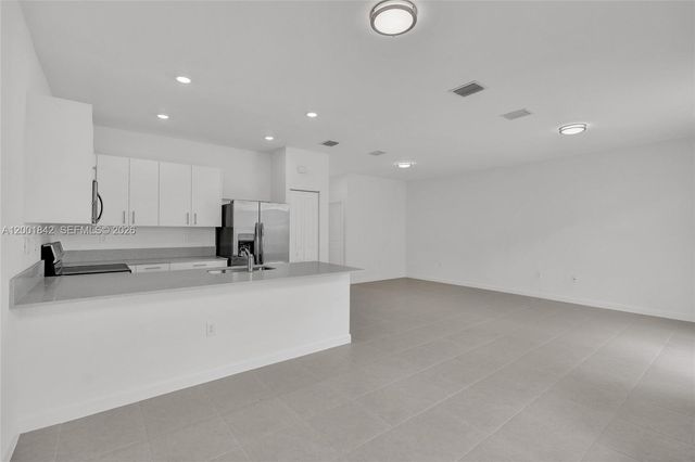 732 SE 13th Court 732, Homestead, FL 33034