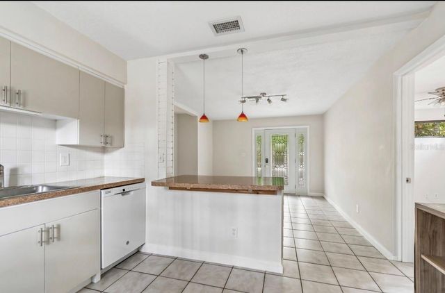 930 MONTROSE BOULEVARD N, St Petersburg, FL 33703