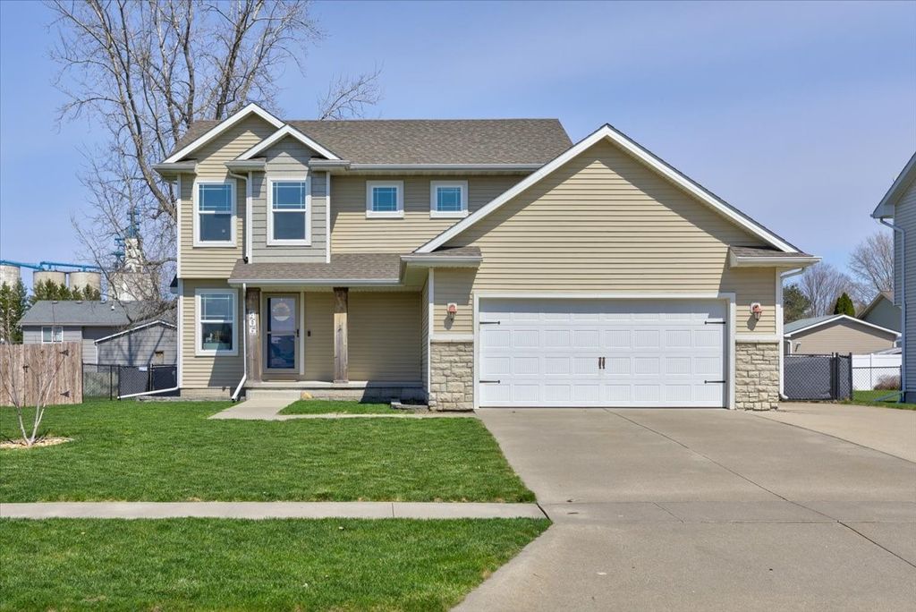 406 3rd Street SE, Bondurant, IA 50035
