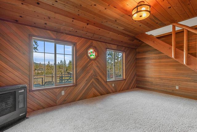 1956 E Fork Road, Williams, OR 97544