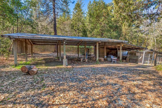 1956 E Fork Road, Williams, OR 97544